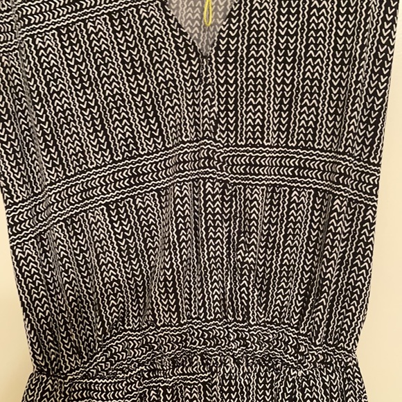 Wrap front romper | patterned romper by BCBGeneration - Picture 2 of 3